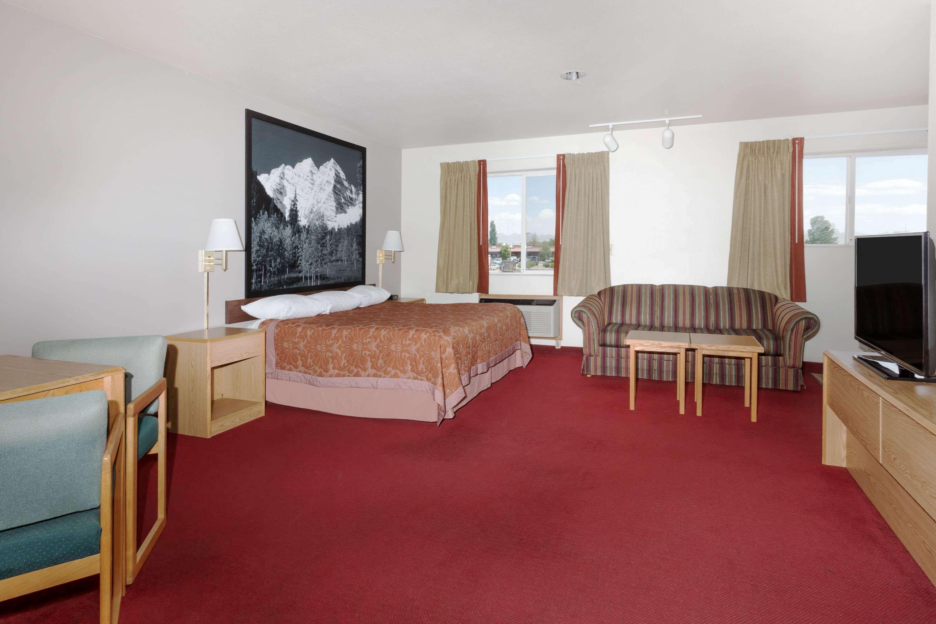 Super 8 By Wyndham Hotel 2*